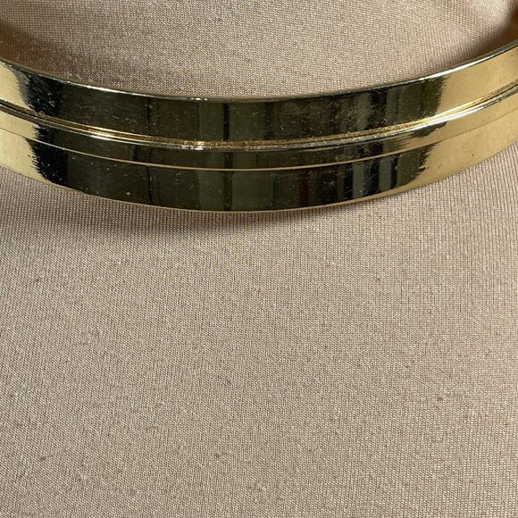 New York & Co Choker Necklace Band Rigid Gold Tone Clasp - Picture 2 of 4